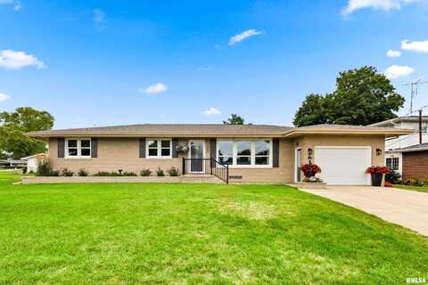 203 N 3RD Street, Roanoke, IL 61561