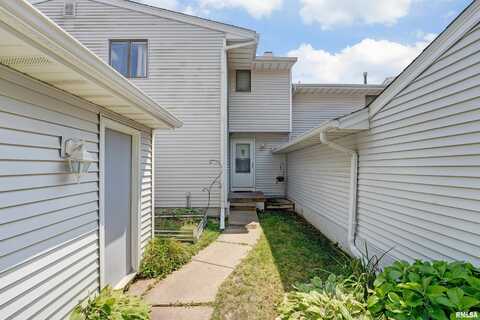 3450 CEDARVIEW Court, Bettendorf, IA 52722