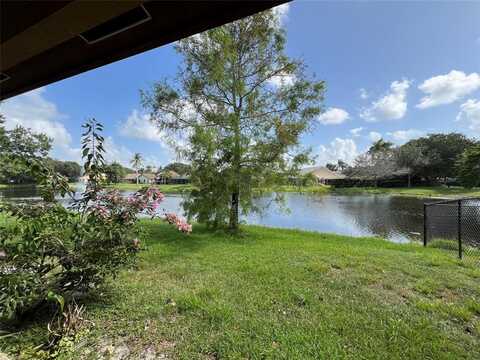 8920 Woodside Ct, Davie, FL 33328