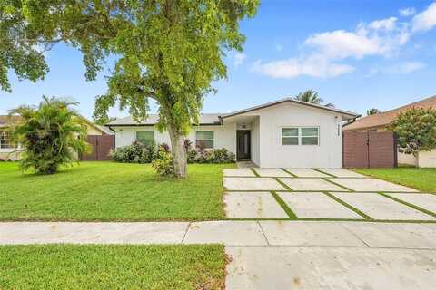 7506 SW 7th Ct, North Lauderdale, FL 33068