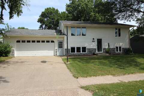 208 E Marialane Dr, Brandon, SD 57005