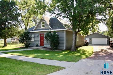 405 S 2nd Ave, Brandon, SD 57005