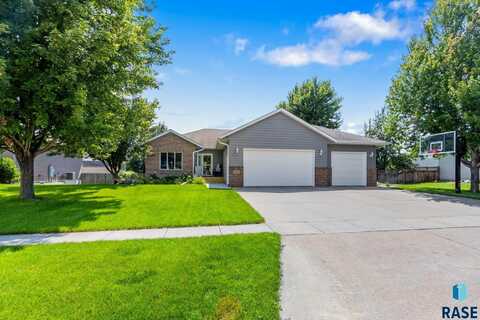 2413 E Trevino Ln, Brandon, SD 57005
