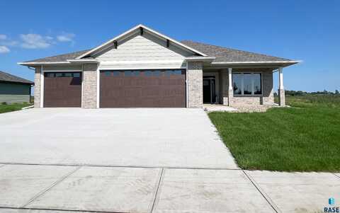 5812 S Huntwood Ave, Sioux Falls, SD 57108
