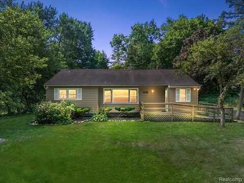 741 W Livingston Road, Highland, MI 48357