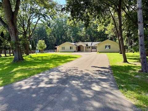 22235 Maplewood Drive, Southfield, MI 48033