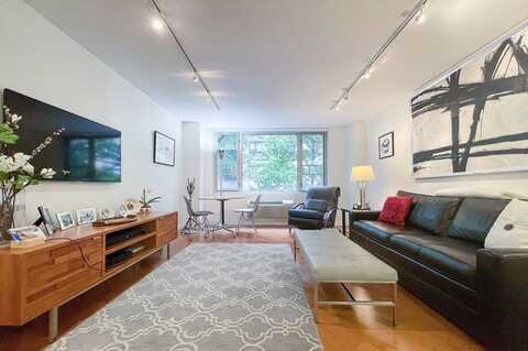 130 West 67th Street, New York, NY 10023