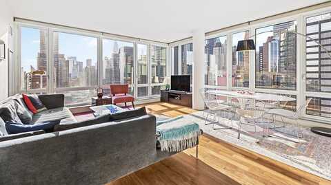 250 East 53rd Street, New York, NY 10022