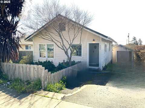 543 SPRUCE ST, Brookings, OR 97415