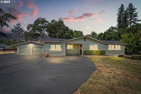 594 COUTANT LN, Grants Pass, OR 97527