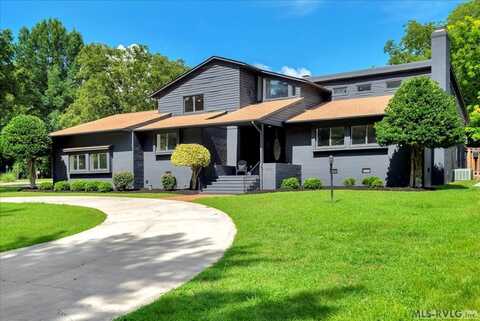820 Watkins St, South Hill, VA 23970