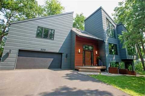 15010 Woods Edge, Minnetonka, MN 55345