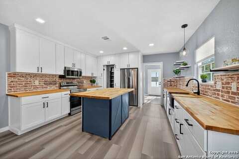 1203 Ave J, Hondo, TX 78861