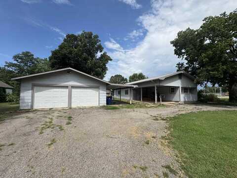 813 N School, Eureka, KS 67045