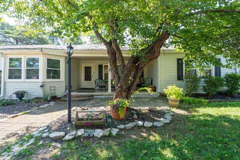 207 Donna Drive, Aurora, IN 47001