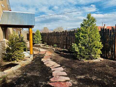 628 A State Road 76, Chimayo, NM 87522
