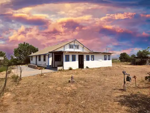 128 Chanclas Lane, Taos, NM 87557