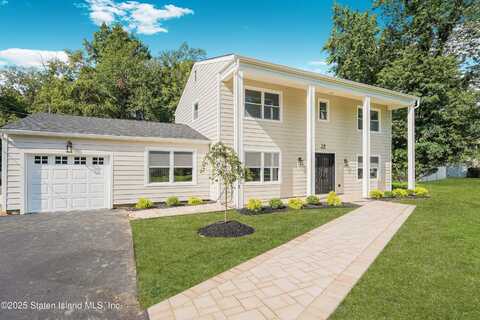 28 Whittier Drive, Manalapan, NJ 07726