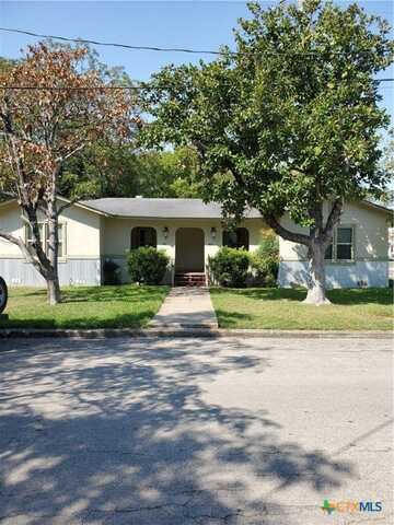 826 N Bowie Street, Seguin, TX 78155
