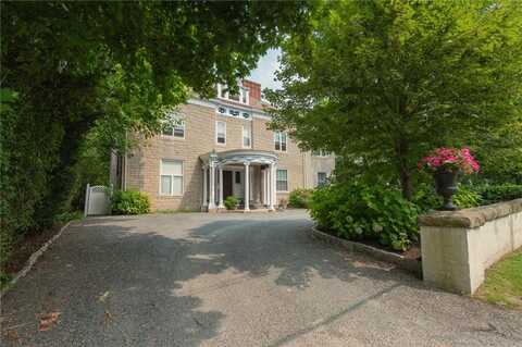 90 Rhode Island Avenue, Newport, RI 02840