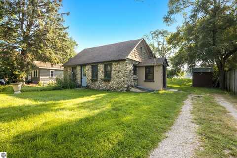 89 S Lake Leelanau Drive, Lake Leelanau, MI 49653