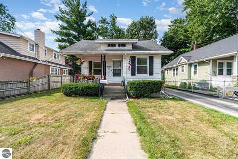 2108 McKinley Avenue, Bay City, MI 48708