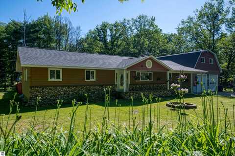 7203 Co Road 612, Kalkaska, MI 49646