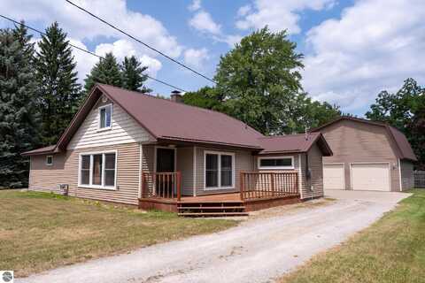 206 W Railway Street, Coleman, MI 48618