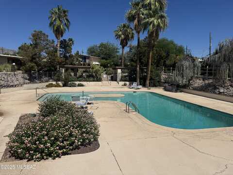 5901 N Oracle Road, Tucson, AZ 85704