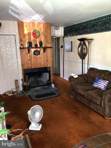 4 N WALNUT CIRCLE, WEST BERLIN, NJ 08091