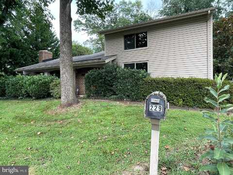 229 W MEADOWLAND LANE W, STERLING, VA 20164