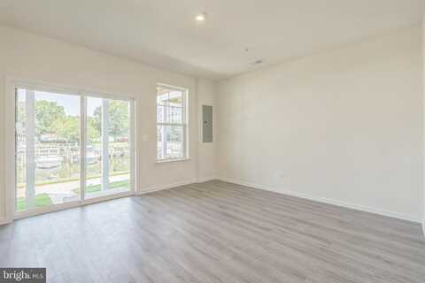 10 RIVERSIDE WHARF, CAMBRIDGE, MD 21613