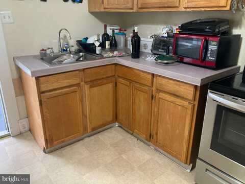 518 WEST RED BANK AVENUE, WEST DEPTFORD, NJ 08096