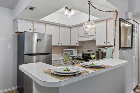 987 E CREEKHILL, Midvale, UT 84047