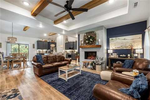 2 Islay LN, Bella Vista, AR 72715