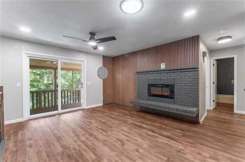 4 Gretchen LN, Bella Vista, AR 72715