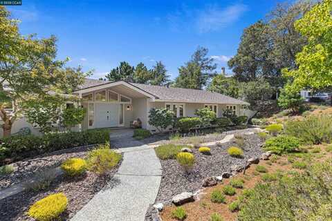 11 Breck Ct, Moraga, CA 94556