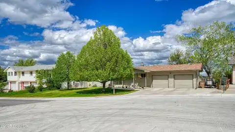 9 Highland Ct -, Gillette, WY 82716