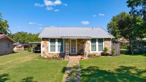 817 Live Oak St, Mason, TX 76856