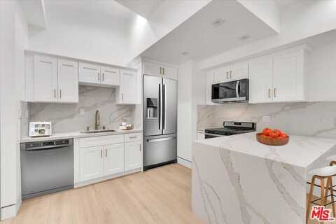 5561 El Canon Ave, Woodland Hills, CA 91367