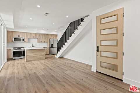 10917 Hesby St, North Hollywood, CA 91601