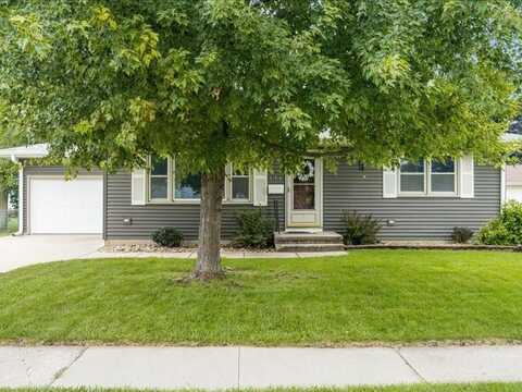 616 24th Street NW, Cedar Rapids, IA 52405