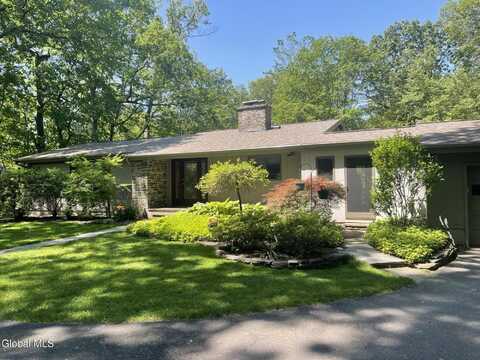 18 Sage Hill Lane, Menands, NY 12204