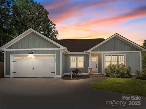 58 Olde Oak Lane, Hendersonville, NC 28792