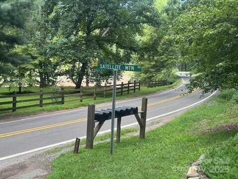 N Satellite Mountain Road N, Burnsville, NC 28714