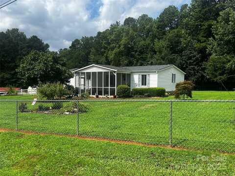 11725 Forestwinds Lane, Charlotte, NC 28216