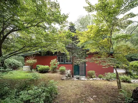 30 Barberry Lane, Woodbridge, CT 06525