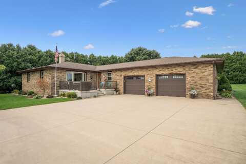 2151 332nd Ave, Dyersville, IA 52040