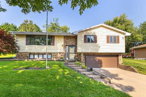 1817 Glenwood, Dubuque, IA 52002