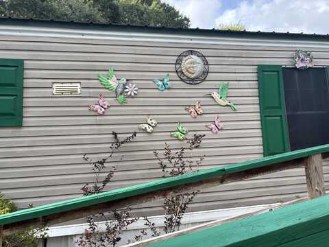 72 W Larkspur Avenue, DeFuniak Springs, FL 32433